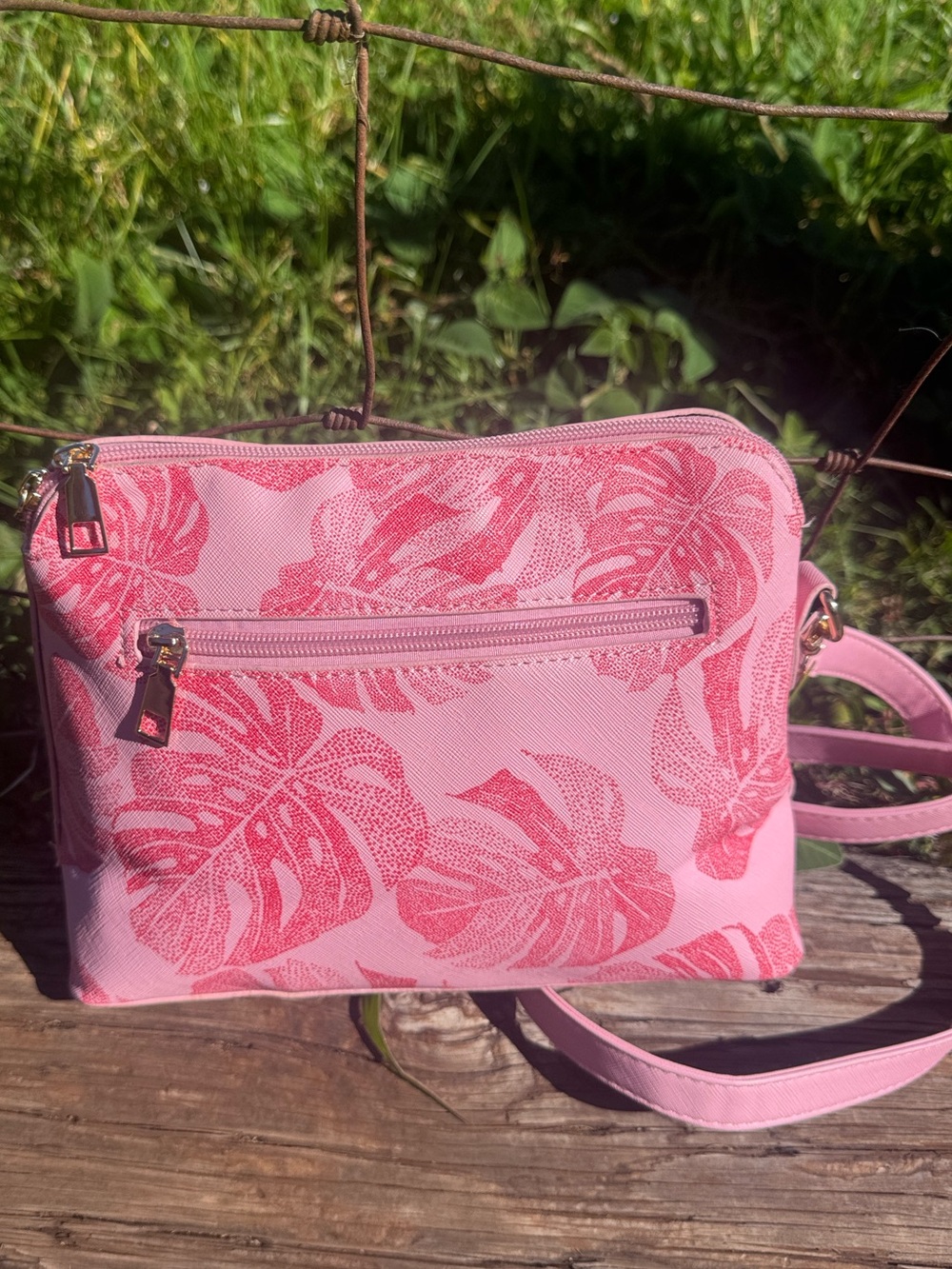 Lexbrezzy Hawaii Pink Monstera Tropical Resort Crossbody 'Eke Bag - Picture 2 of 7
